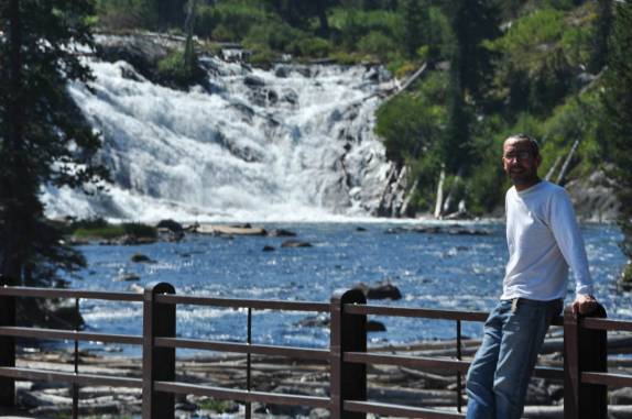Lewis Falls, nossa primeira cachoeira no Yellowstone National Park, em Wyoming, nos Estados Unidos